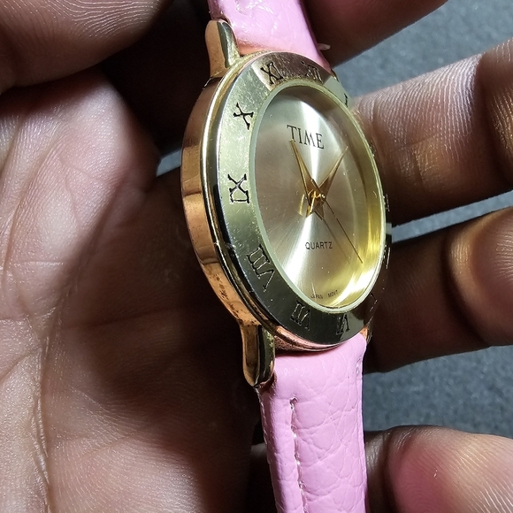 Vintage Time Magazine Ladies Quartz Fashion Watch Working Gold Tone Pink Straps - Picture 5 of 7